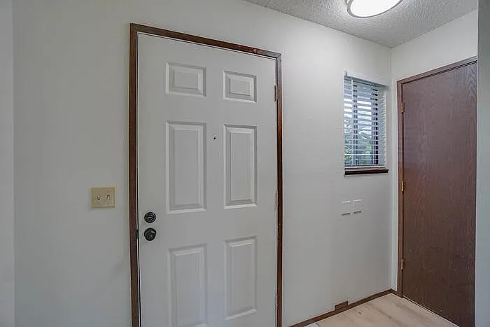 3 bed, 1.5 bath, 1260 sqft, $2,295 — Photo 4
