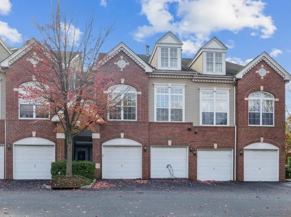 127 Rock Creek Dr, Clifton City, NJ 07014