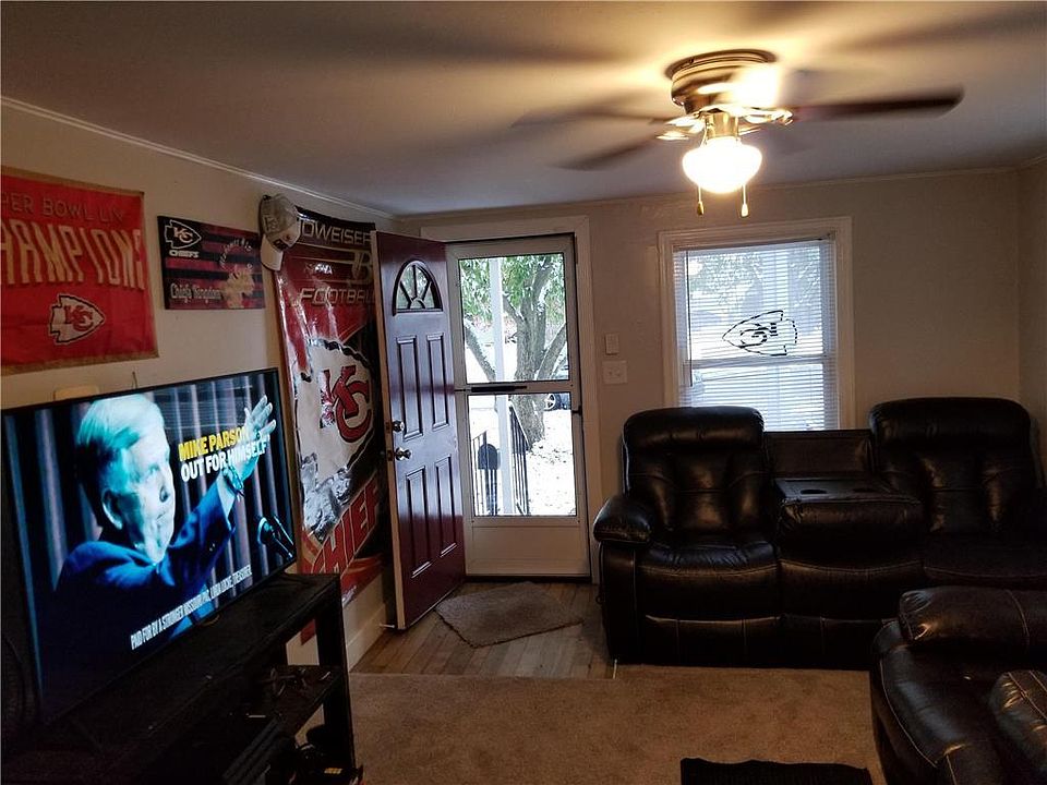 2nd image of 1612 W College St