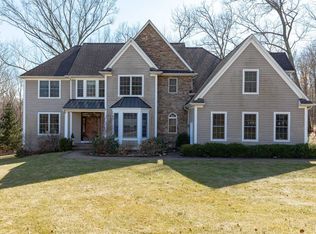 2 Chestnut Ln, Pawling, NY 12564