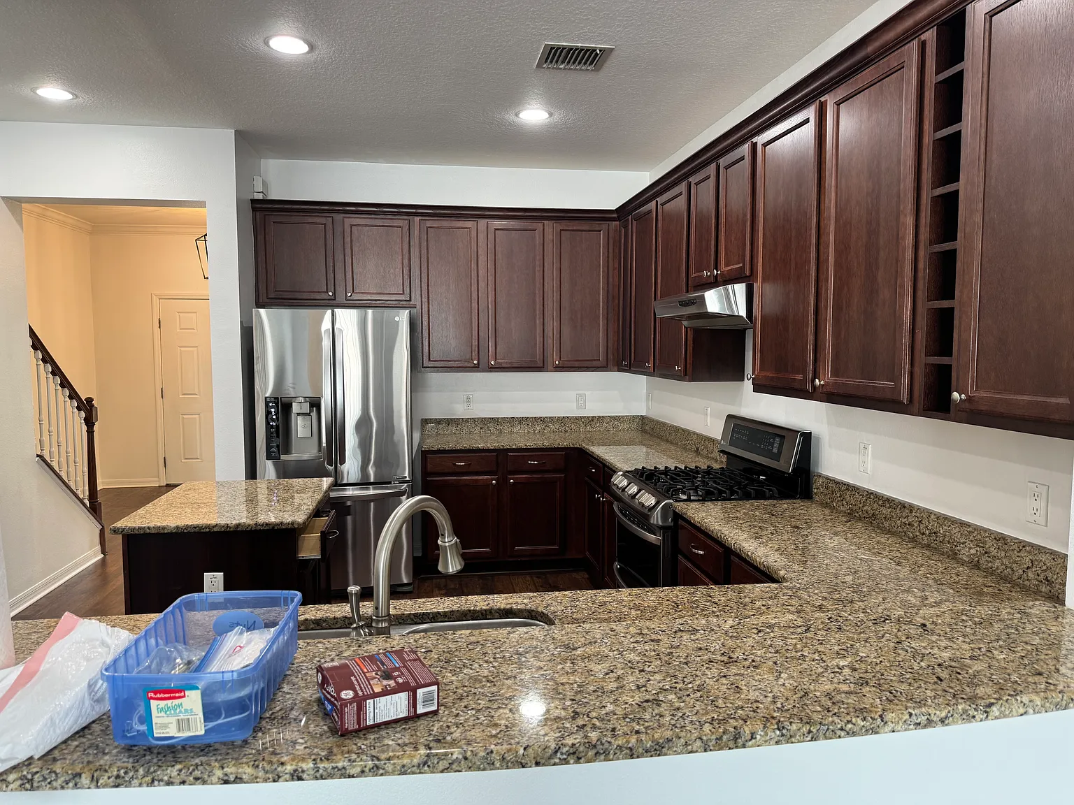 3 bed, 2012 sqft, $2,700 — Photo 3