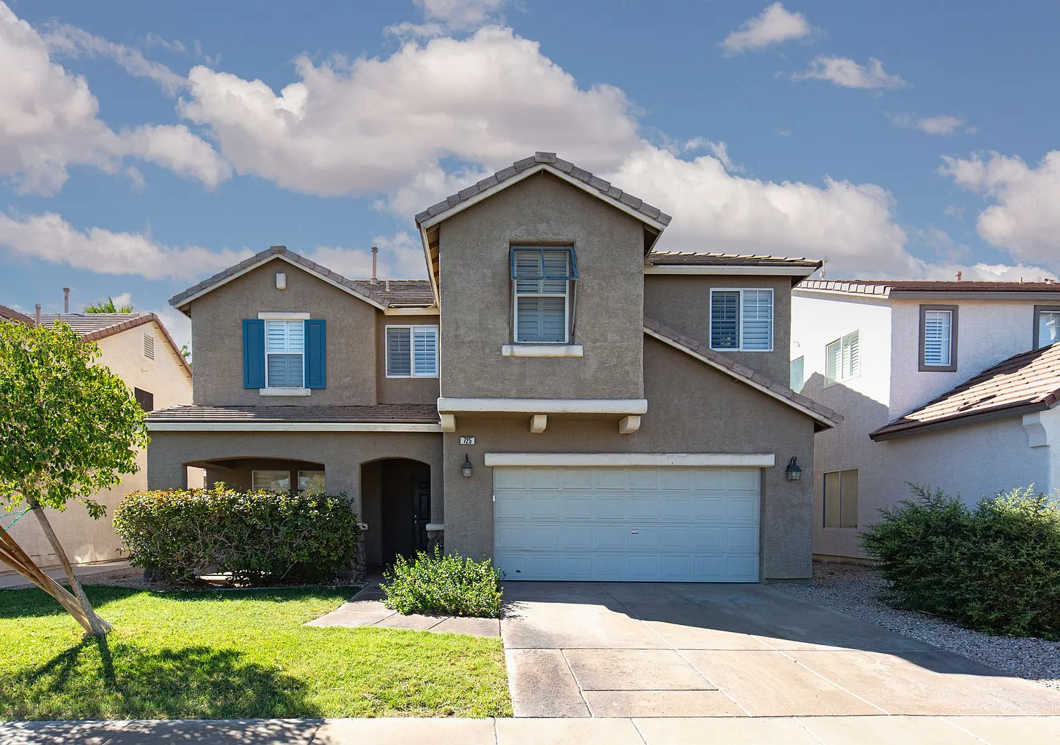 Henderson - Large 3 Bedrooms, 2.5 Baths With Huge Loft/Family Room — Photo 1