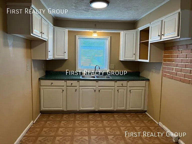 5290 Derby Rd — Photo 2