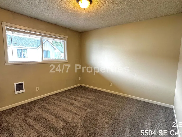 Upper-Level 2 BD | 1 BA Home - FoPo — Photo 7