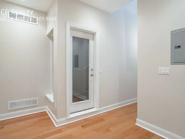 724 N 3rd St #2F — Photo 10