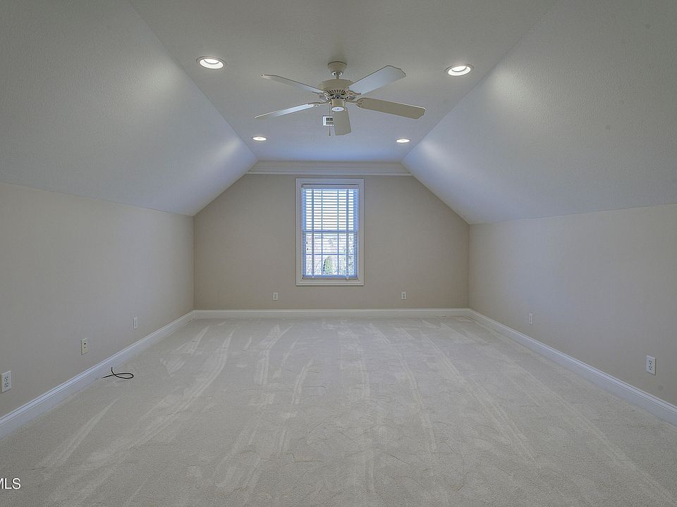 49th image of 405 Heather View Dr