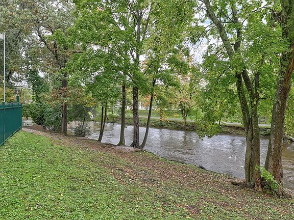 3rd image of 3215408 N River Rd