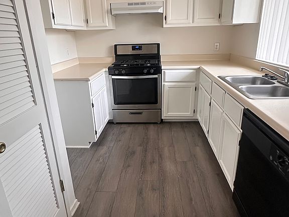 2nd image of 1421 E Broadway #8
