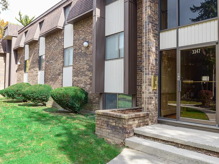 Cambridge Woods Apartments — Photo 35