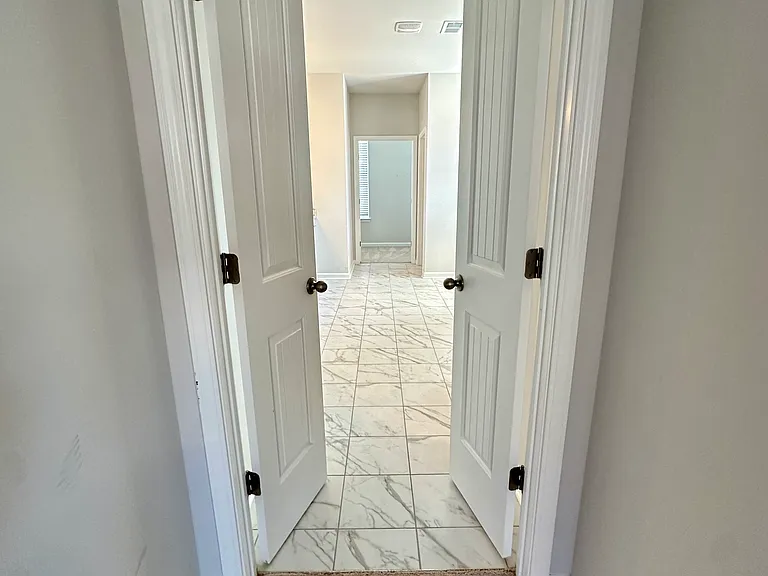 304 Greymoor Ln — Photo 13