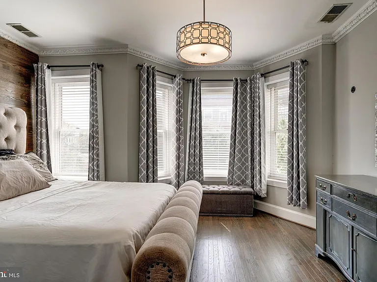 1016 G St SE — Photo 29
