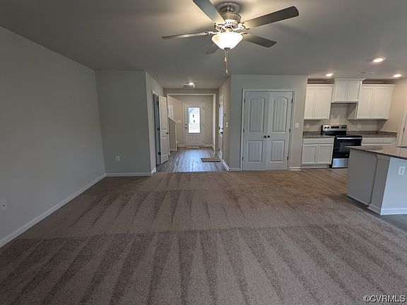3rd image of 2871 Meadowview Blvd