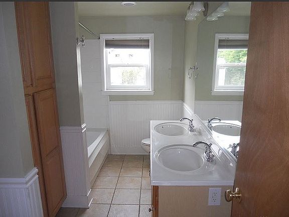 5th image of 303 NW 90th St
