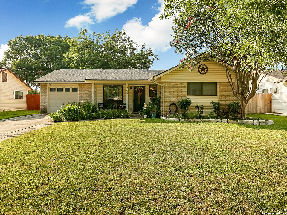 1st image of 705 PECAN DR