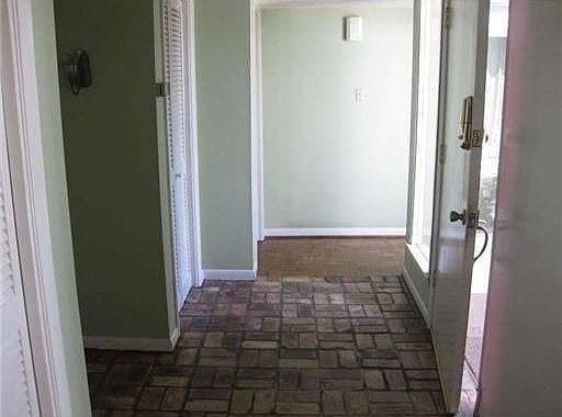 4th image of 16 Oakwood Dr