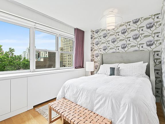 3rd image of 101 W 12th St APT 10A