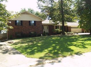 1800 Cambridge Dr, Harrison, AR 72601