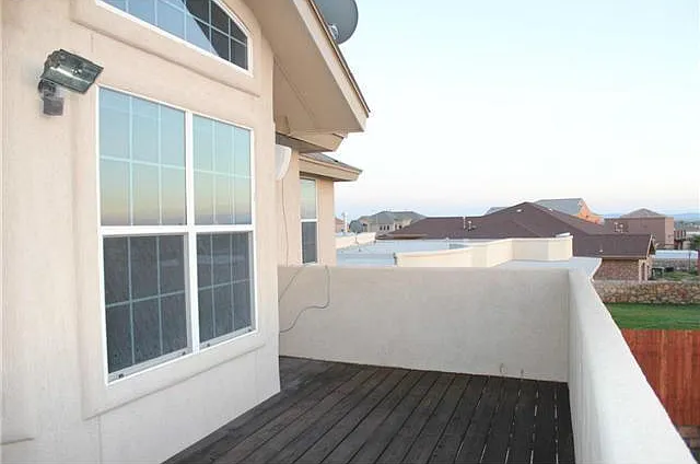 443 Emerald Shore Ln — Photo 18