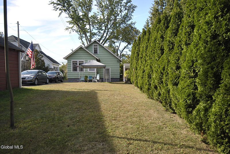 3rd image of 25 Locust Park