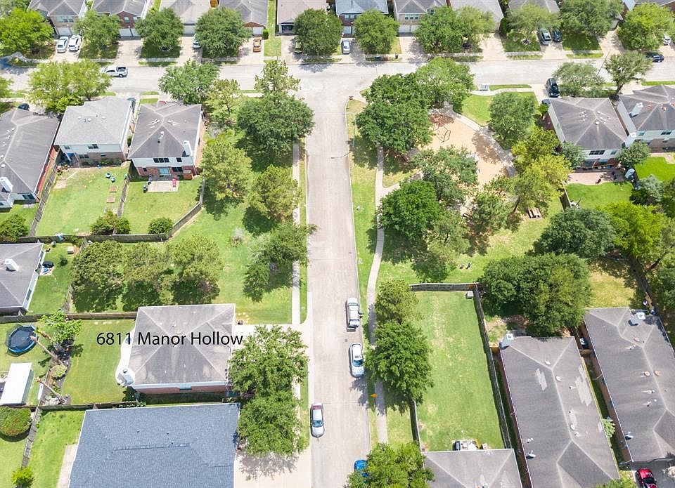 Are you looking for a home in Cinco Ranch with a terrific location adjacent to a green area and across the street from a park? Look no further!