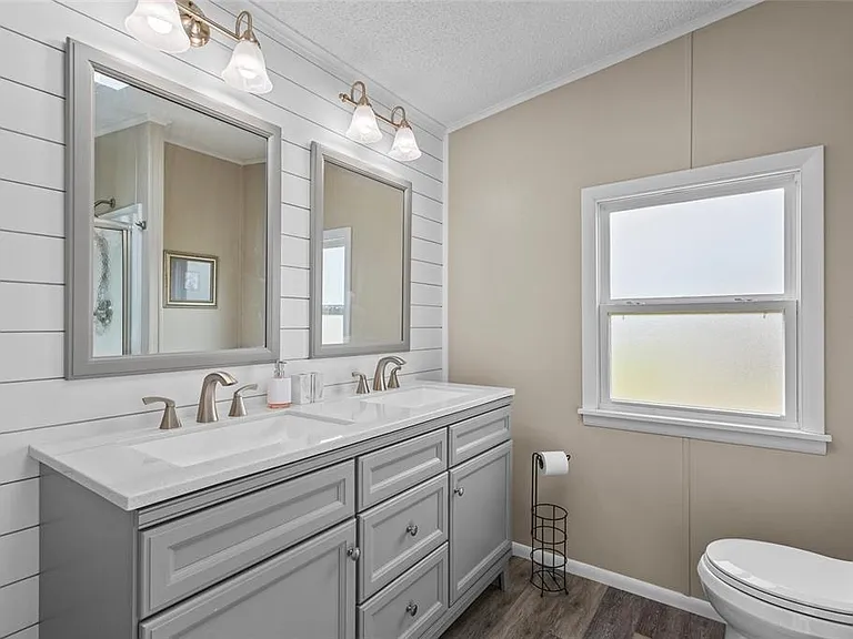 611 La Jolla Cir — Photo 15