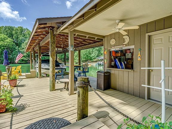 3rd image of 704 Strawberry Banks Dr