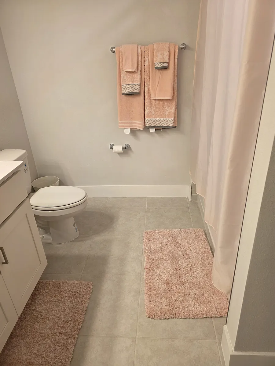 tenants bathroom - 6929 Five Oaks Dr