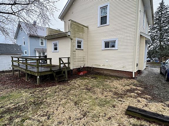 2nd image of 458 E 4th St