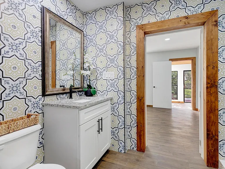 502 S Highland Ave — Photo 11