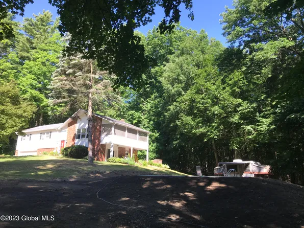 8 Spruce Circle, Ticonderoga, NY 12883