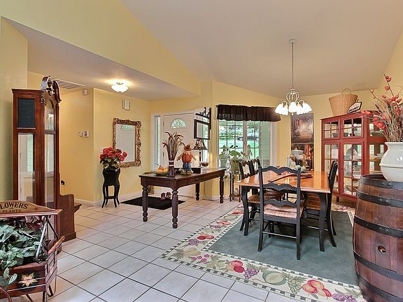 3rd image of 50 SE Lupine Pl