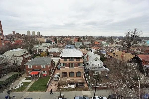 Sold by Universal Realty Group | media 26