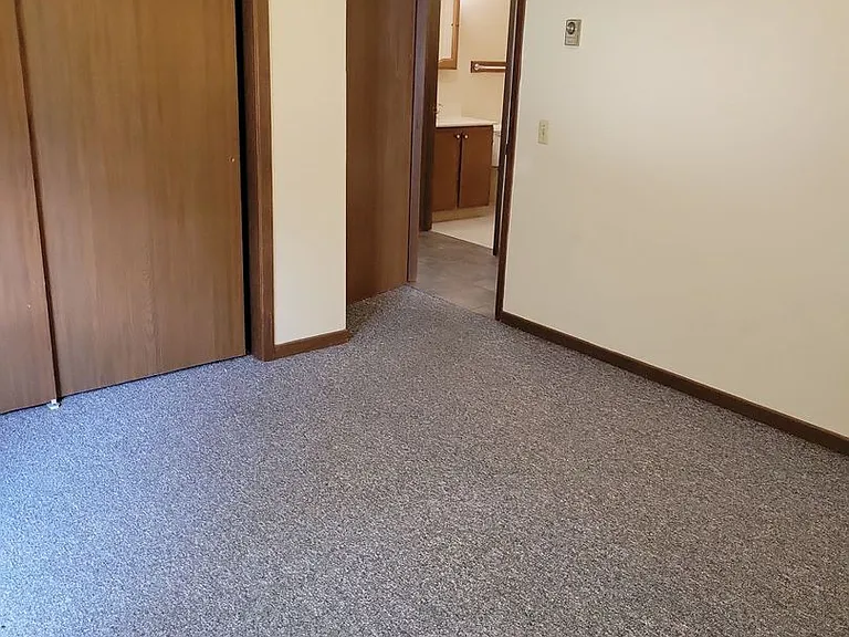 235 W Johnson St — Photo 16