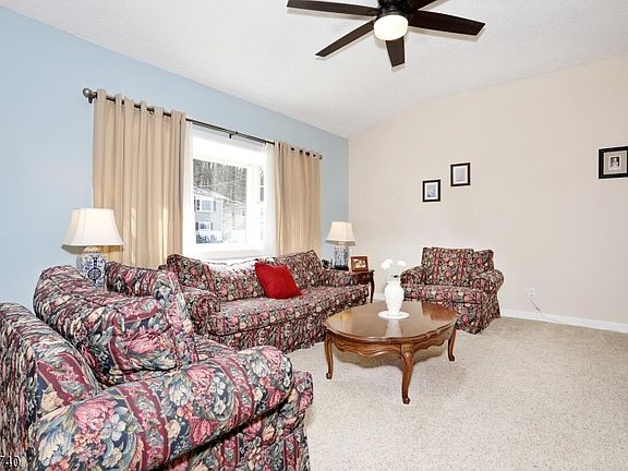 5th image of 79 Highview Ter