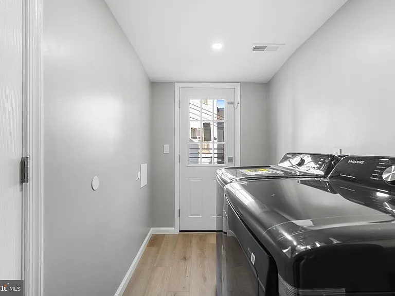1203 Moore St — Photo 33