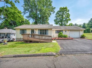 15 Mohican Rd, Middlefield, CT 06455