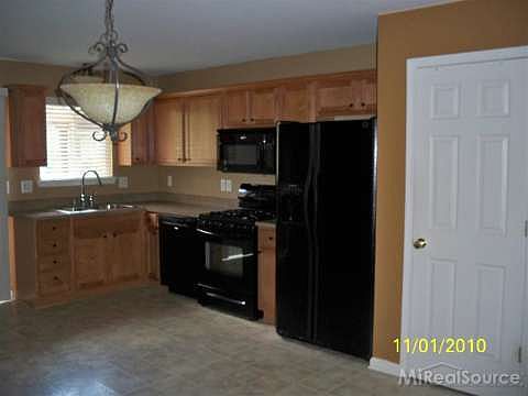 4th image of 35932 Breeze Ct