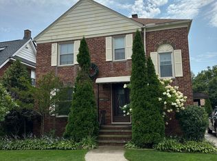 6715 Charles Ave, Parma, OH 44129