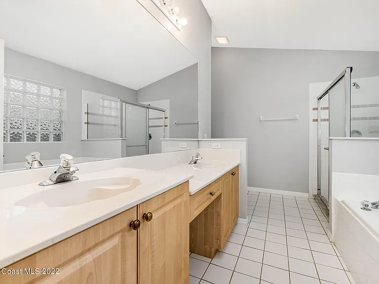 2187 Hedgerow Dr — Photo 8