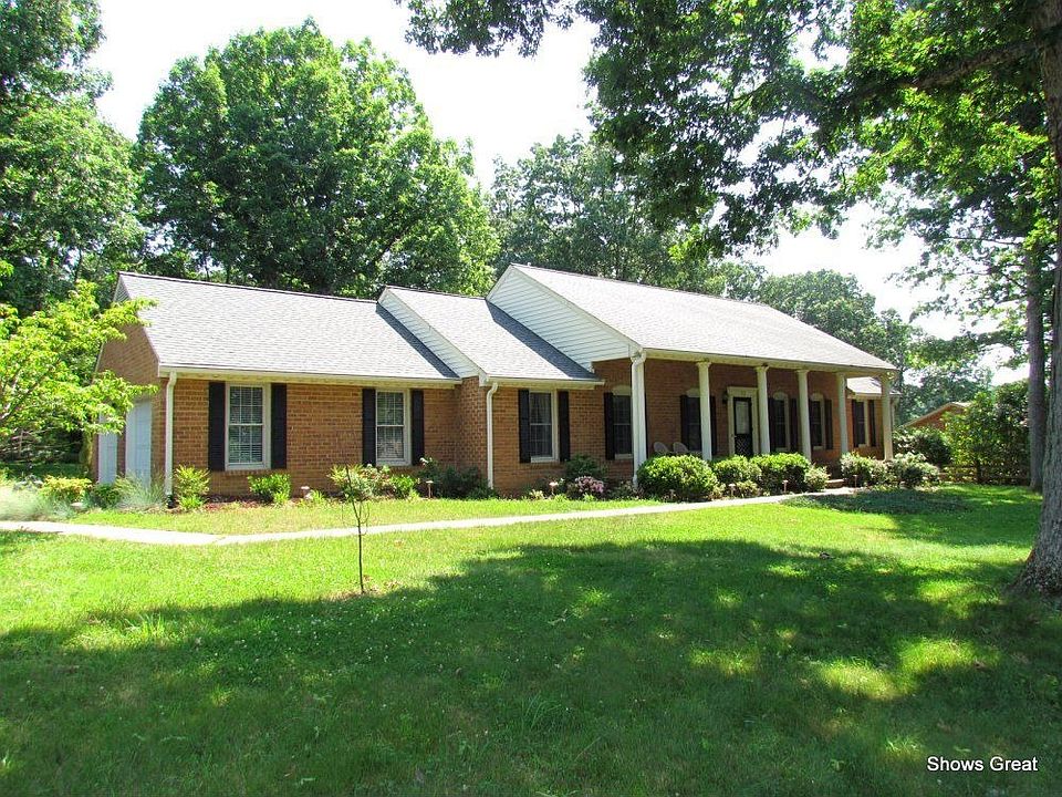 For Sale: 32  New London Place, Lynchburg, Virginia 24502