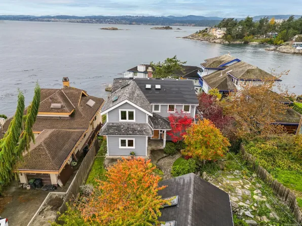 404 Constance Ave, Esquimalt, BC V9A 6N3