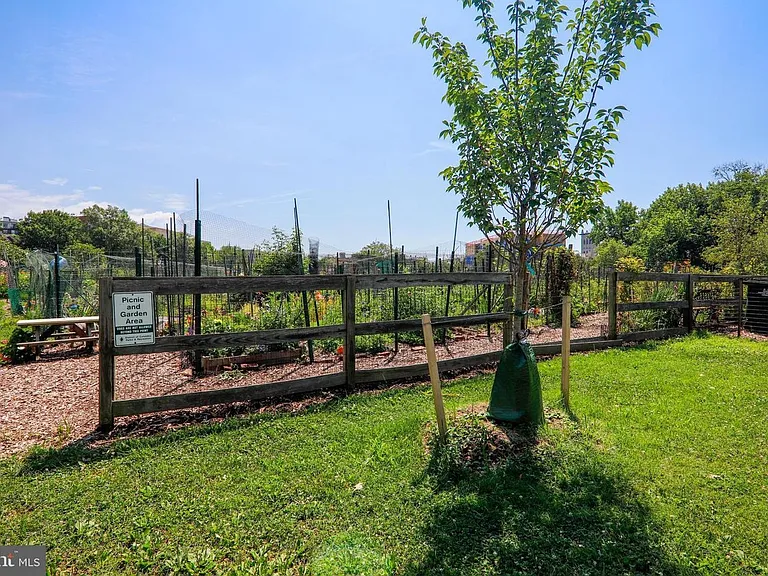 3990 Langley Ct NW #D604 — Photo 12