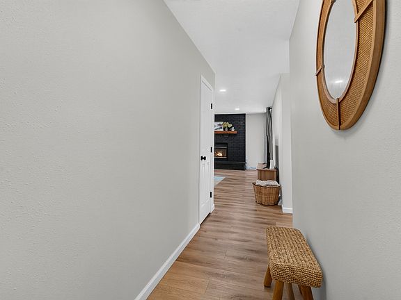 3rd image of 921 E Edgewood Street