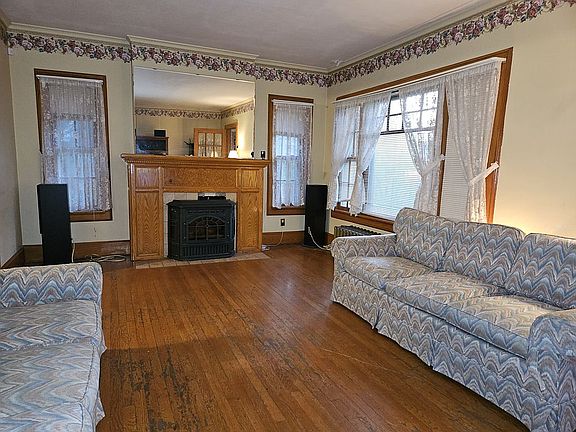 Living room w/ pellet stove