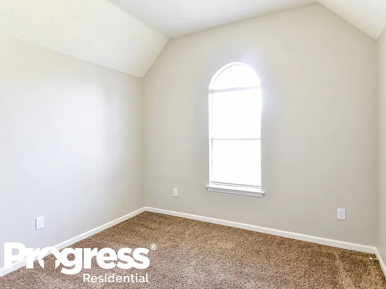 1261 Thames Dr — Photo 13