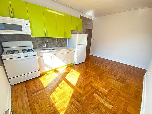 2nd image of 89 Crooke Ave APT 4F