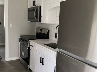 89 S Main St APT 2, Manteno, IL 60950