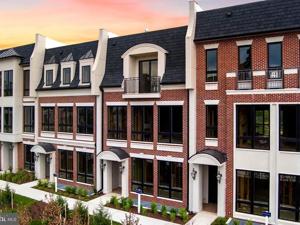 7047 Liberty Ln Unit 32, McLean, VA 22101