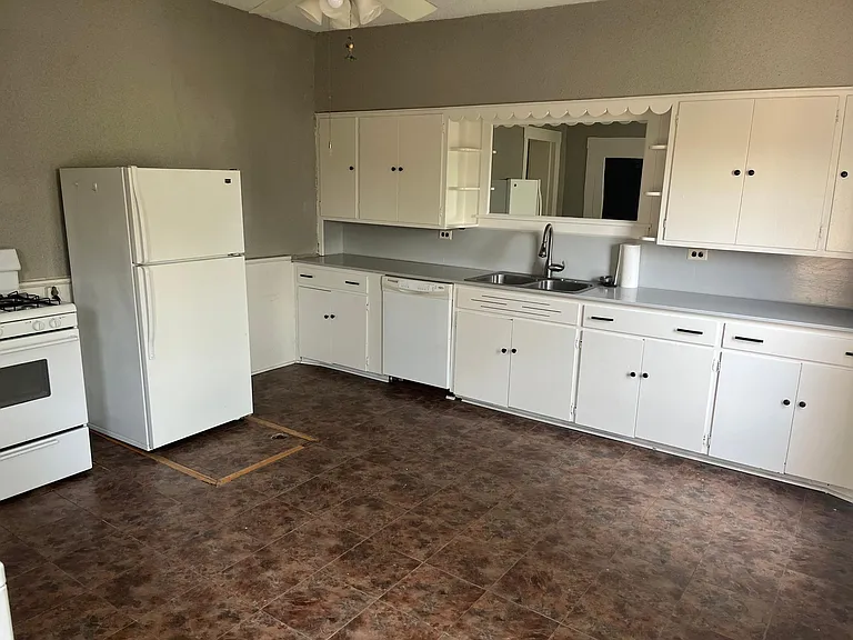1639 Story Ave — Photo 6