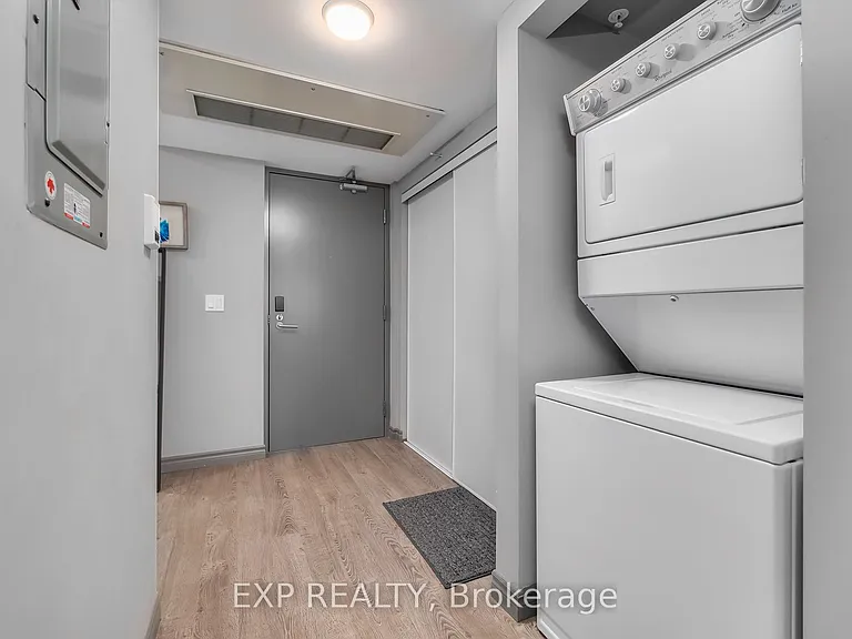 321 Spruce St #211 — Photo 8